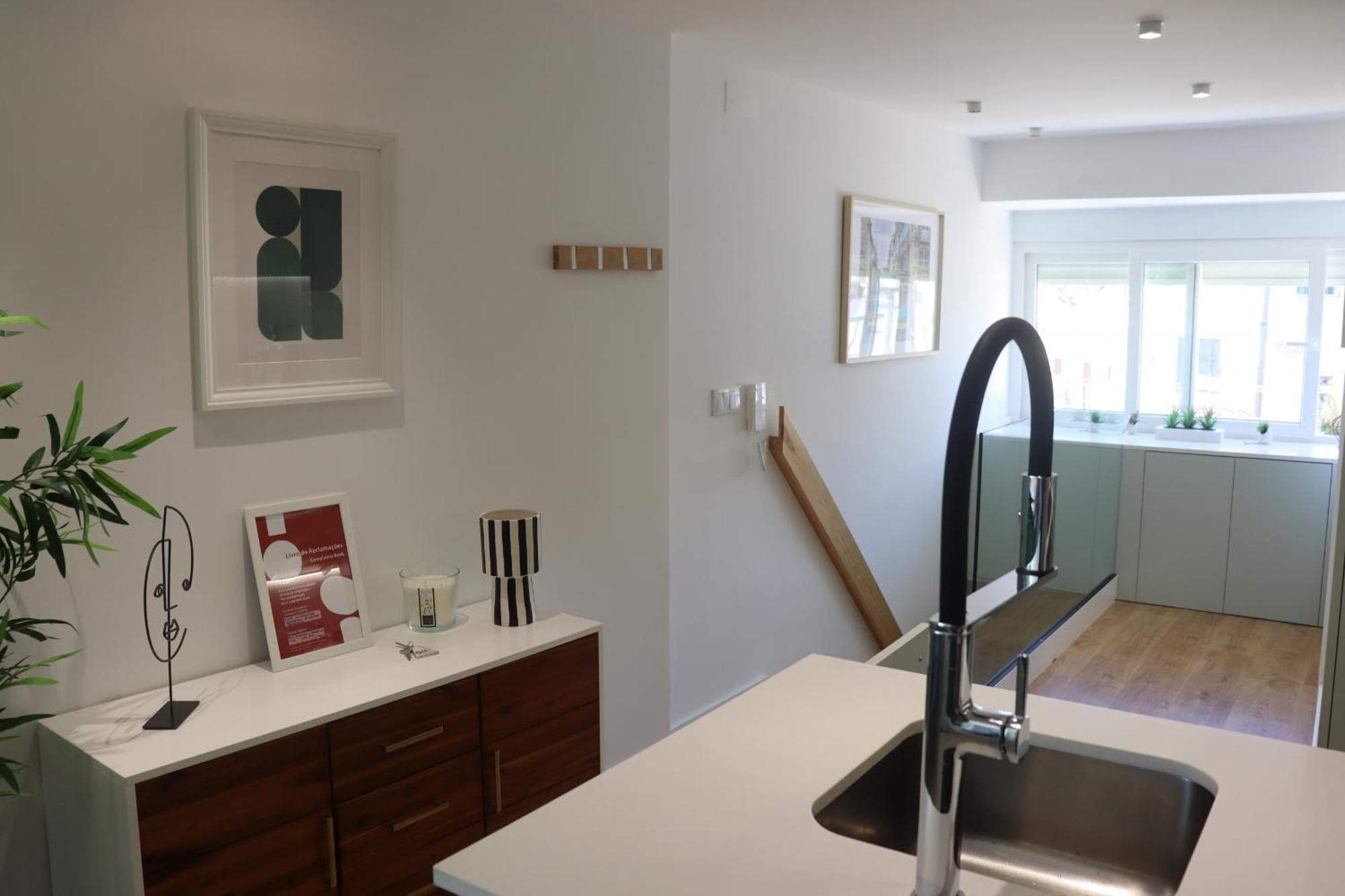 Lisbon, T2 Renewed Duplex With River View, Beato, Apartamento