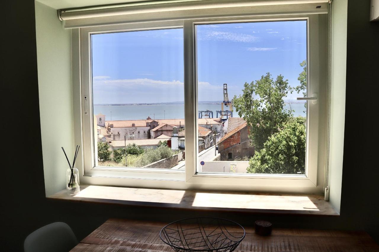 Lisbon, T2 Renewed Duplex With River View, Beato, Lejlighed Lisboa