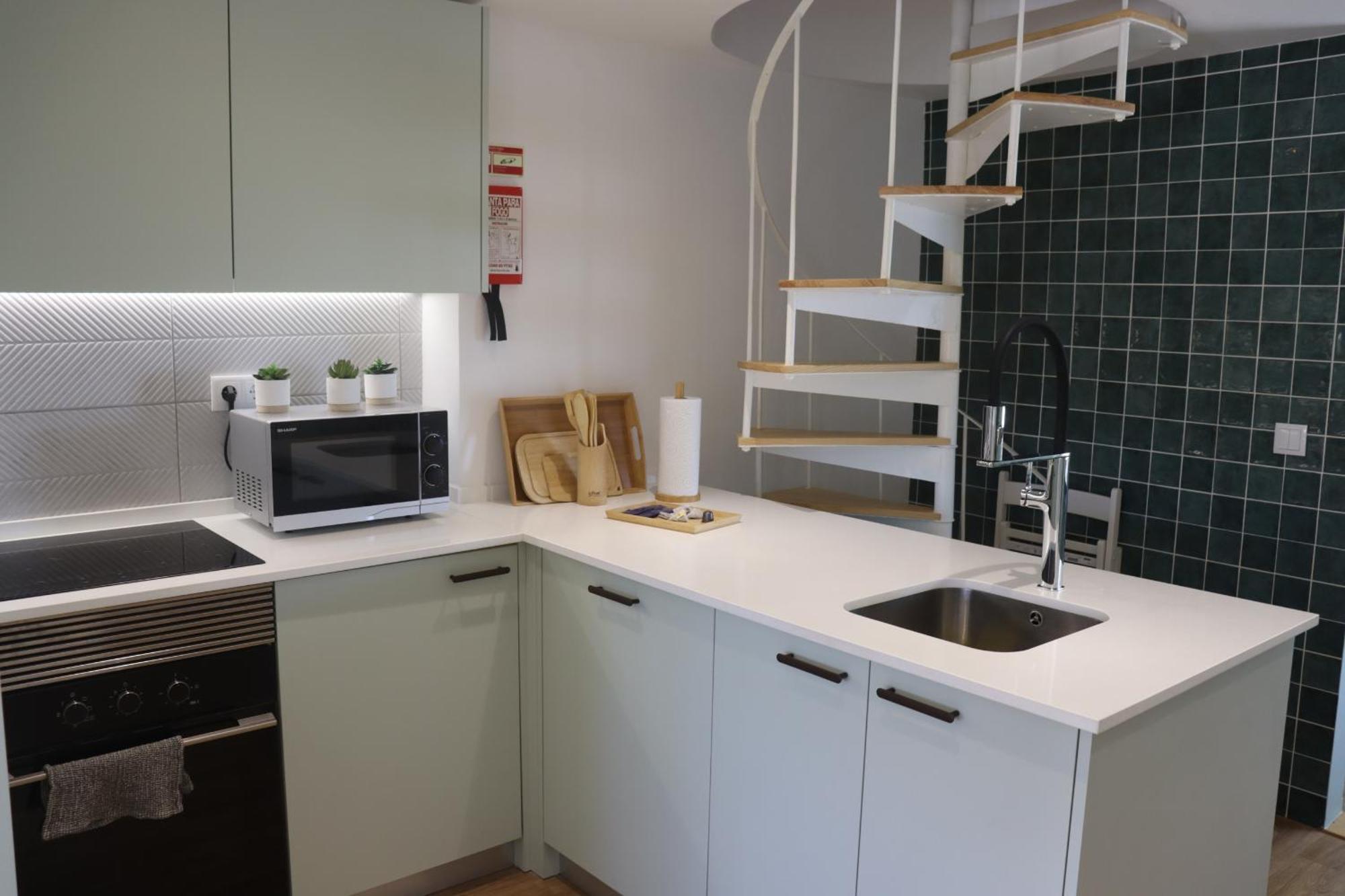 Lisbon, T2 Renewed Duplex With River View, Beato, Lejlighed Lisboa