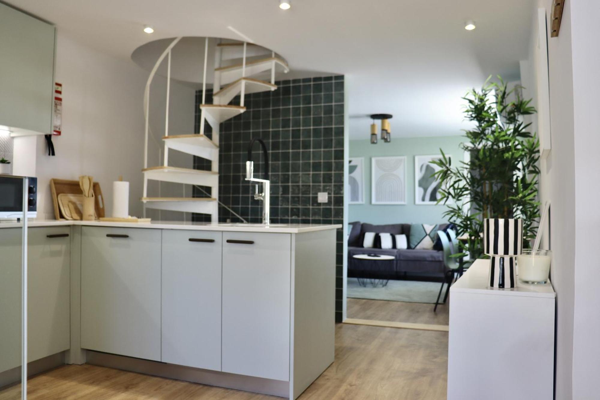 Lisbon, T2 Renewed Duplex With River View, Beato, Lisbon